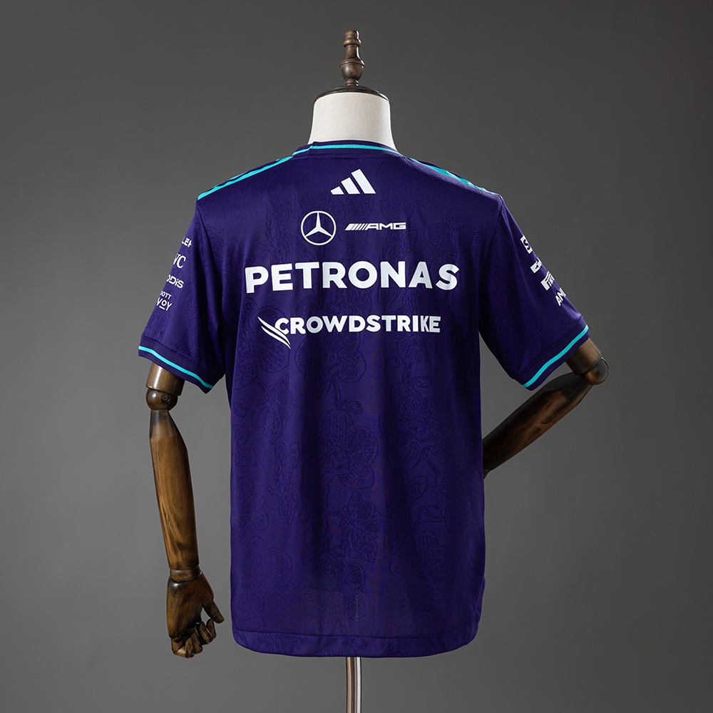 Mercedes-AMG Petronas F1 2026 player version Purple T-shirt Foto 2