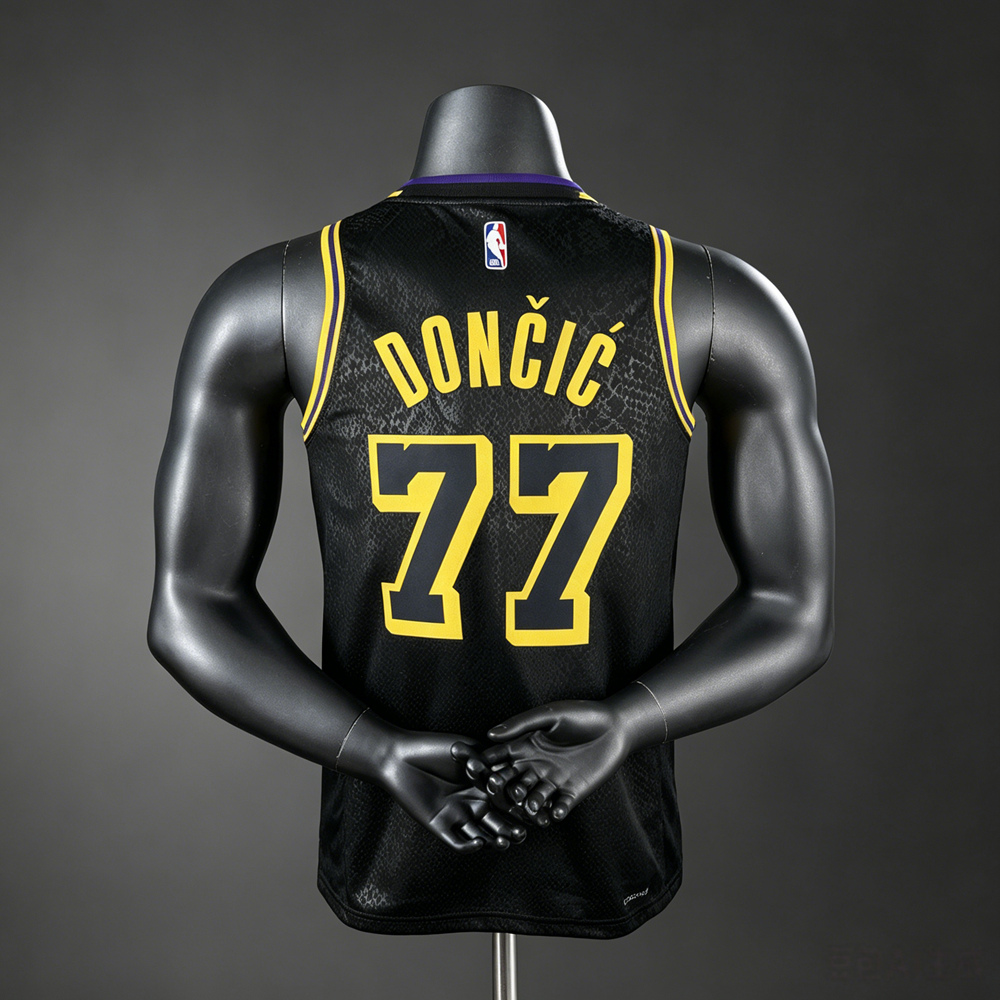 Los Angeles Lakers Black Mamba Edition Doncic #77 NBA Jersey Silk Version Foto 2